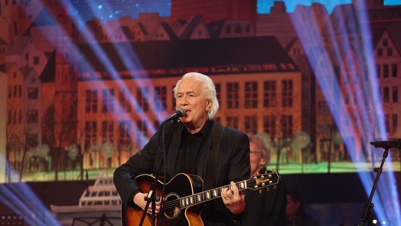 Hannes Schöner auf der Bühne bei der Proklamation.