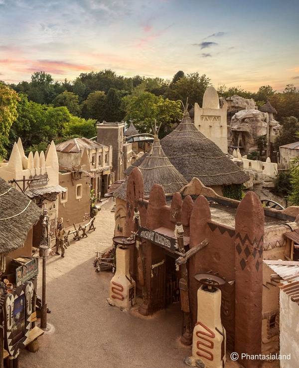 Die Themenwelt Deep in Africa im Phantasialand in Brühl.