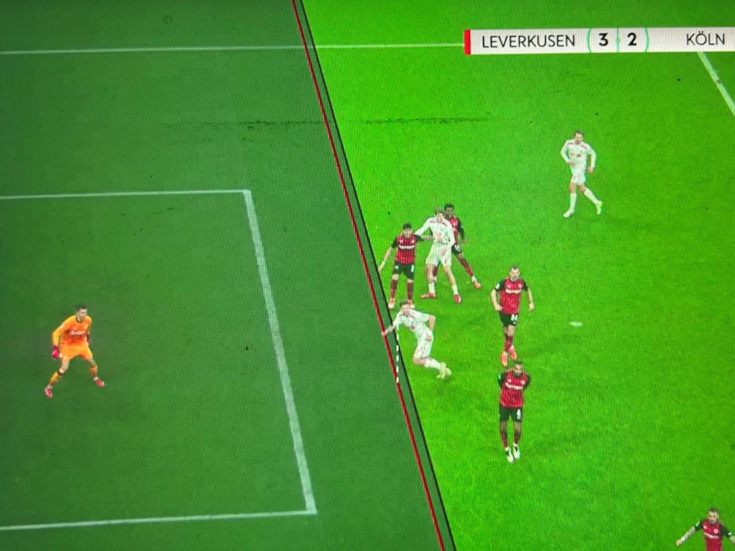 Ist das Abseits? Imad Rondic beim vermeintlichen 3:3 in Leverkusen.