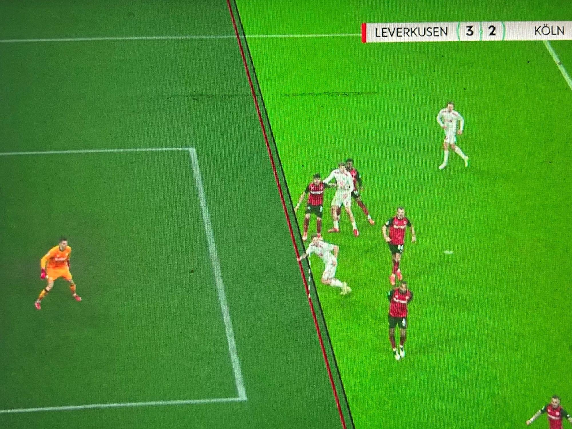 Ist das Abseits? Imad Rondic beim vermeintlichen 3:3 in Leverkusen.