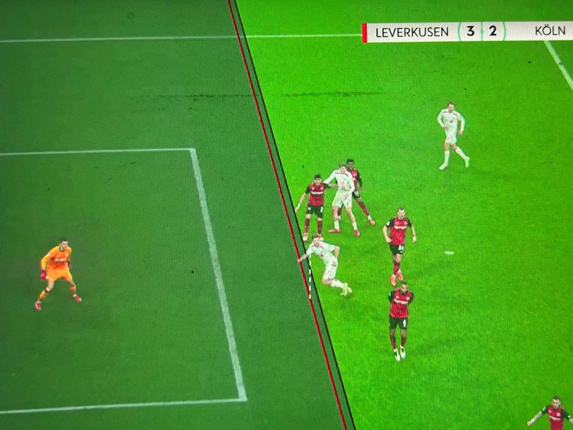 Ist das Abseits? Imad Rondic beim vermeintlichen 3:3 in Leverkusen.