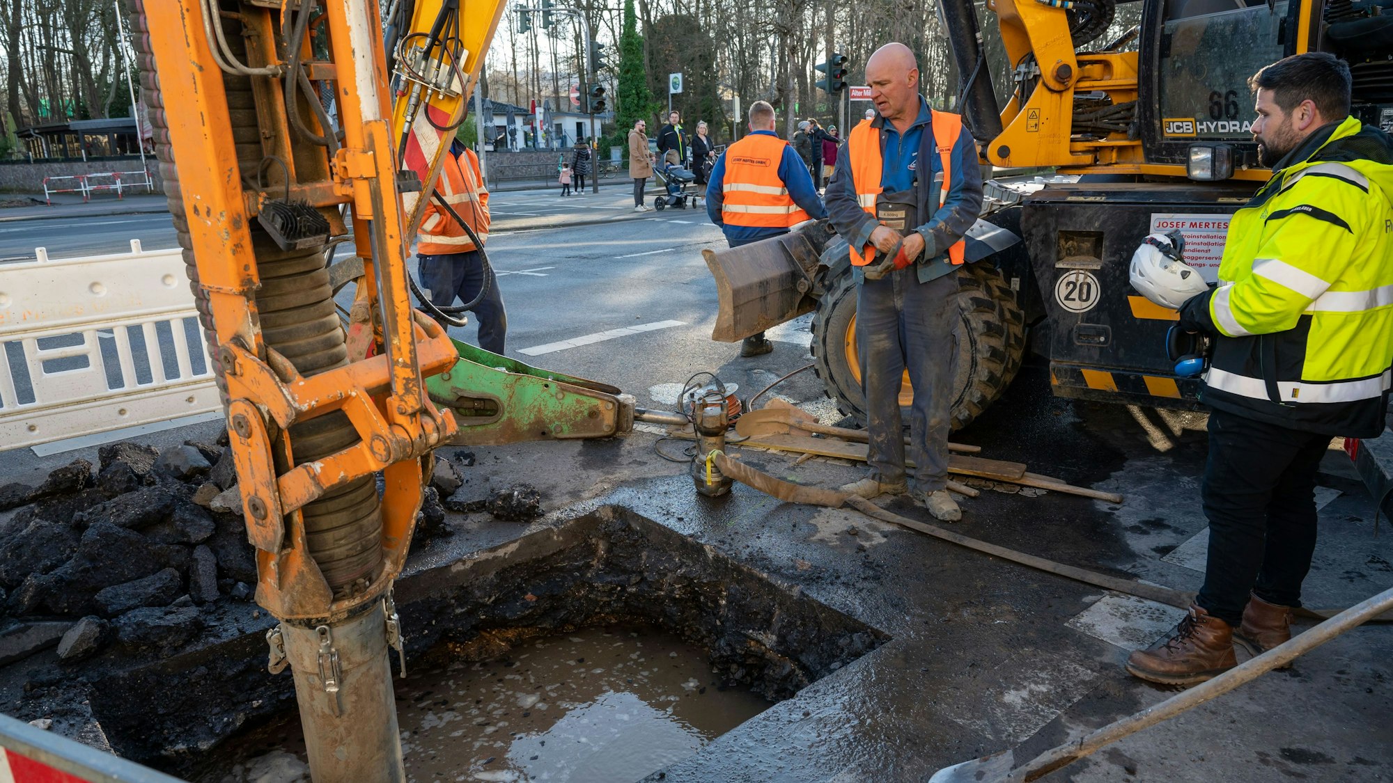 Aufgrund eines Wasserrohrbruchs ist die Schanzenstraße gesperrt. Das Symbolfoto wurde am 27. Februar 2022 aufgenommen.