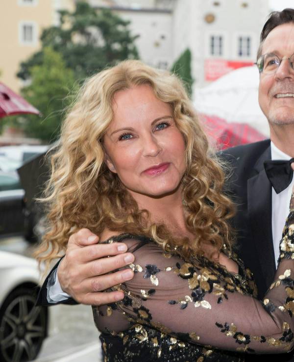 RTL-Moderatorin Katja Burkard enthüllt in ihrem neuen Buch eine Beziehungskrise mit ihrem Partner, Hans Mahr (hier sind beide 2017 bei den Salzburger Festspielen).