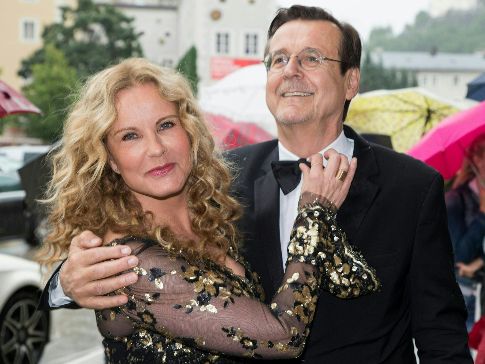 RTL-Moderatorin Katja Burkard enthüllt in ihrem neuen Buch eine Beziehungskrise mit ihrem Partner, Hans Mahr (hier sind beide 2017 bei den Salzburger Festspielen).