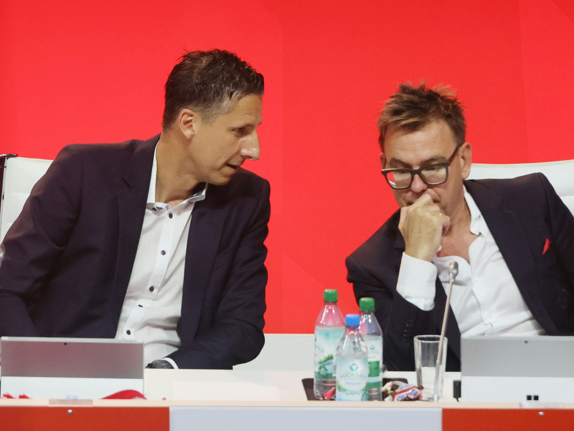 1. FC Köln, Mitgliederversammlung, 24.09.2024: Christian Keller und Markus Rejek.