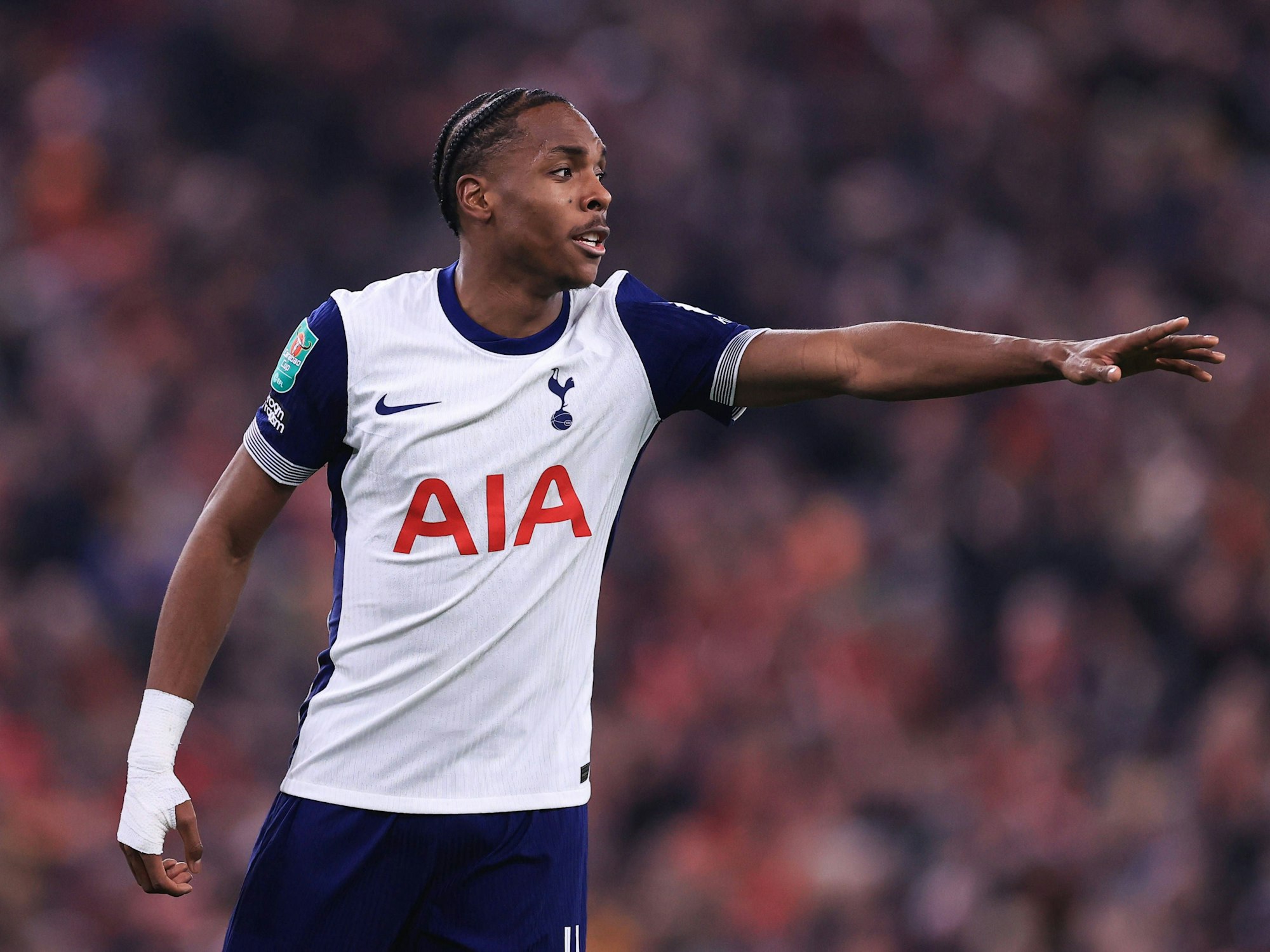 Mathys Tel im Spiel gegen Liverpool im League Cup.