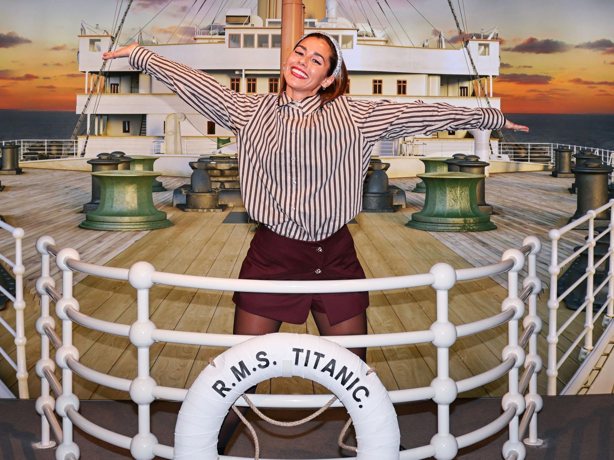 Sarah Engels in der Titanic-Ausstellung.