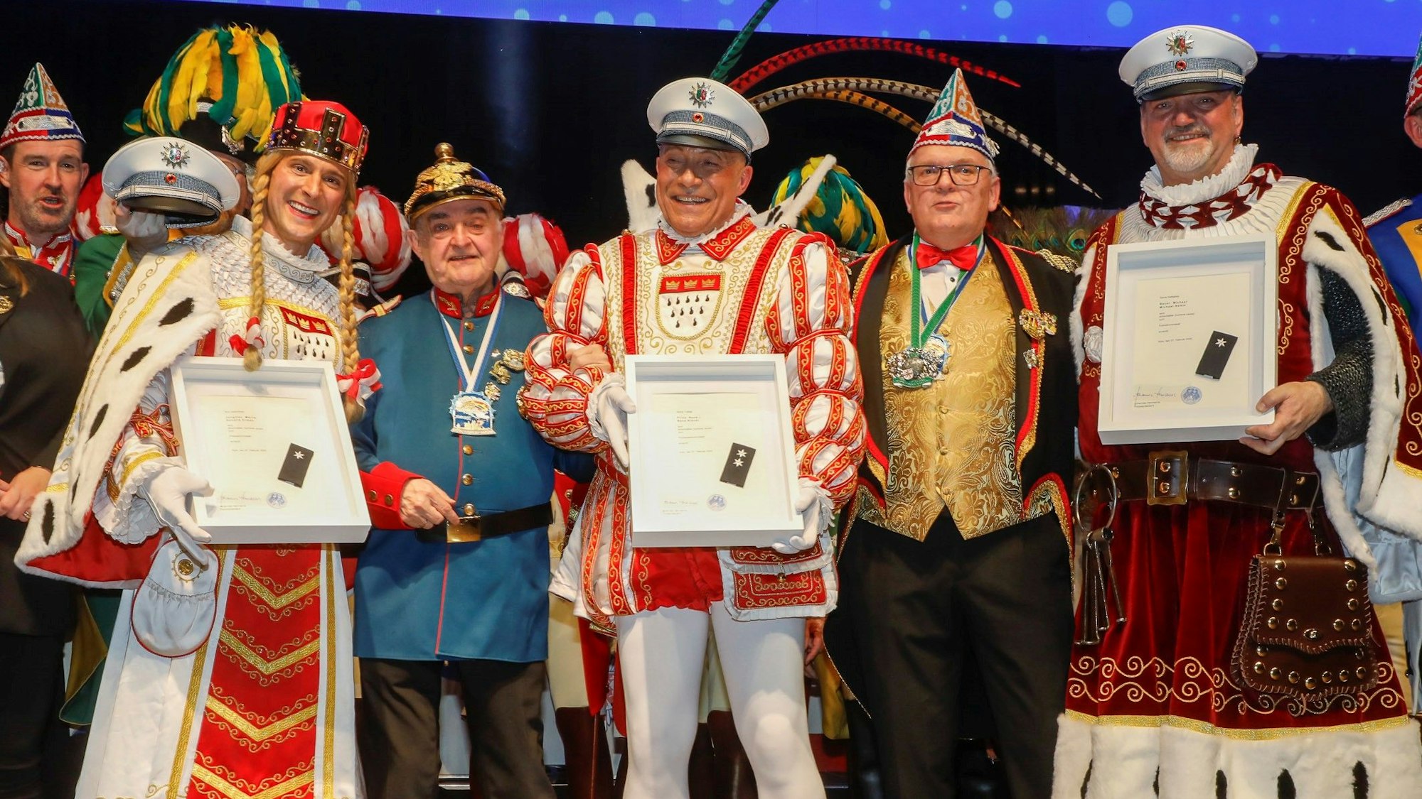 Das Kölner Dreigestirn mit Innenminister Herbert Reul und Polizeipräsident Johannes Herrmanns.
