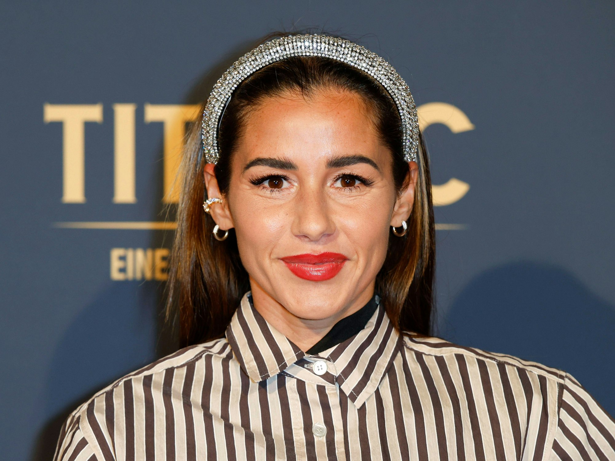 Sarah Engels am 6. Februar 2025 bei der Eröffnung der Ausstellung „Titanic: Eine Immersive Reise“ in Köln