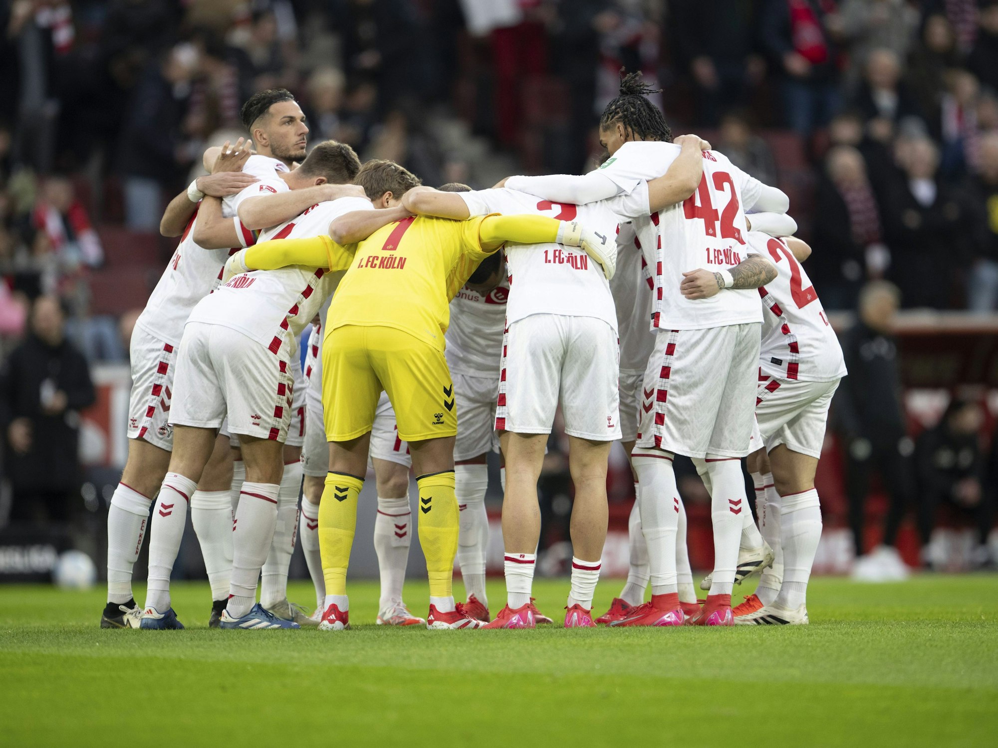 Mannschaftskreis beim 1. FC Köln.