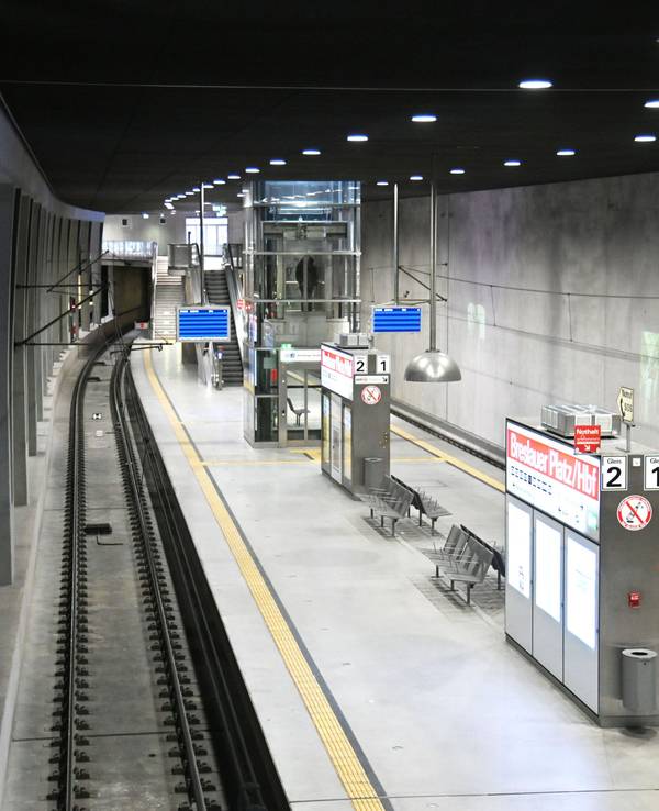 Die KVB-Haltestelle „Breslauer Platz/Hauptbahnhof“ am 27. März 2023.