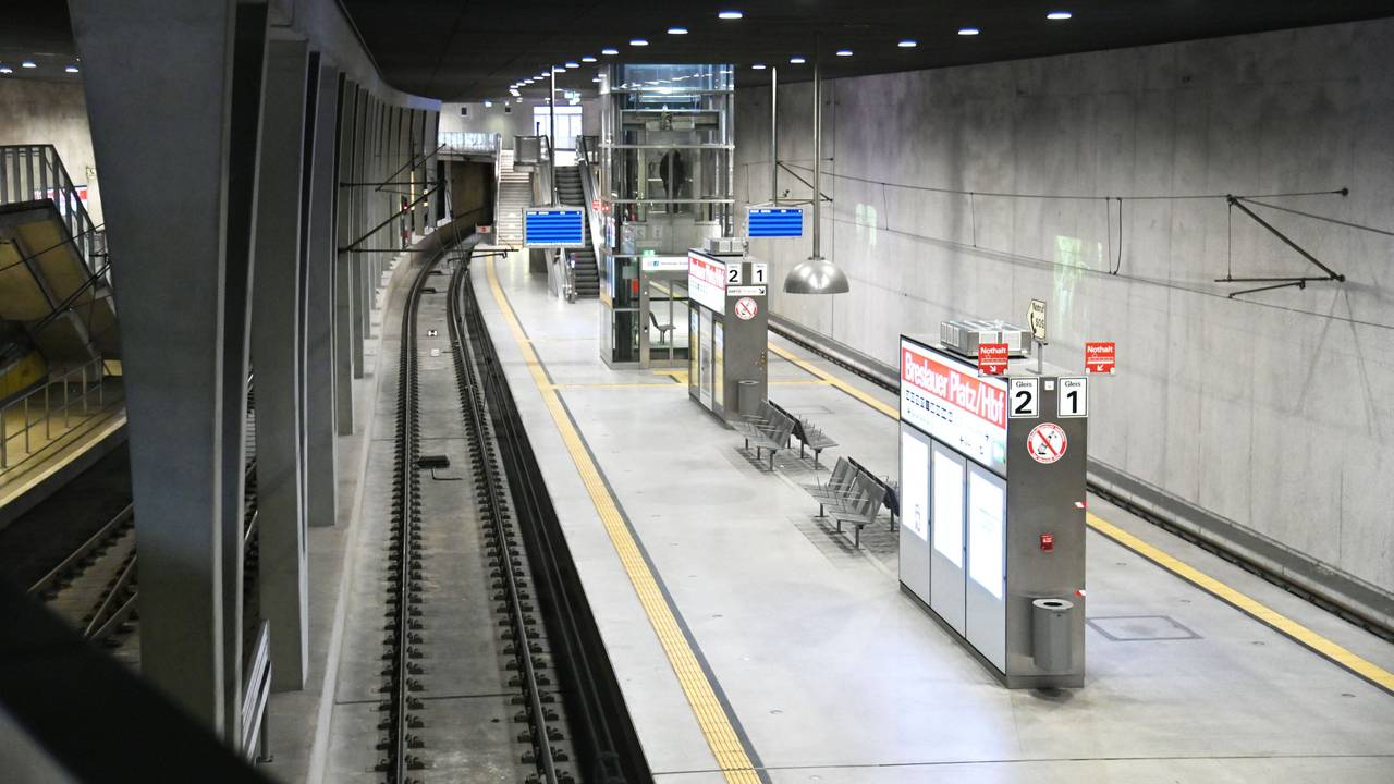 Die KVB-Haltestelle „Breslauer Platz/Hauptbahnhof“ am 27. März 2023.