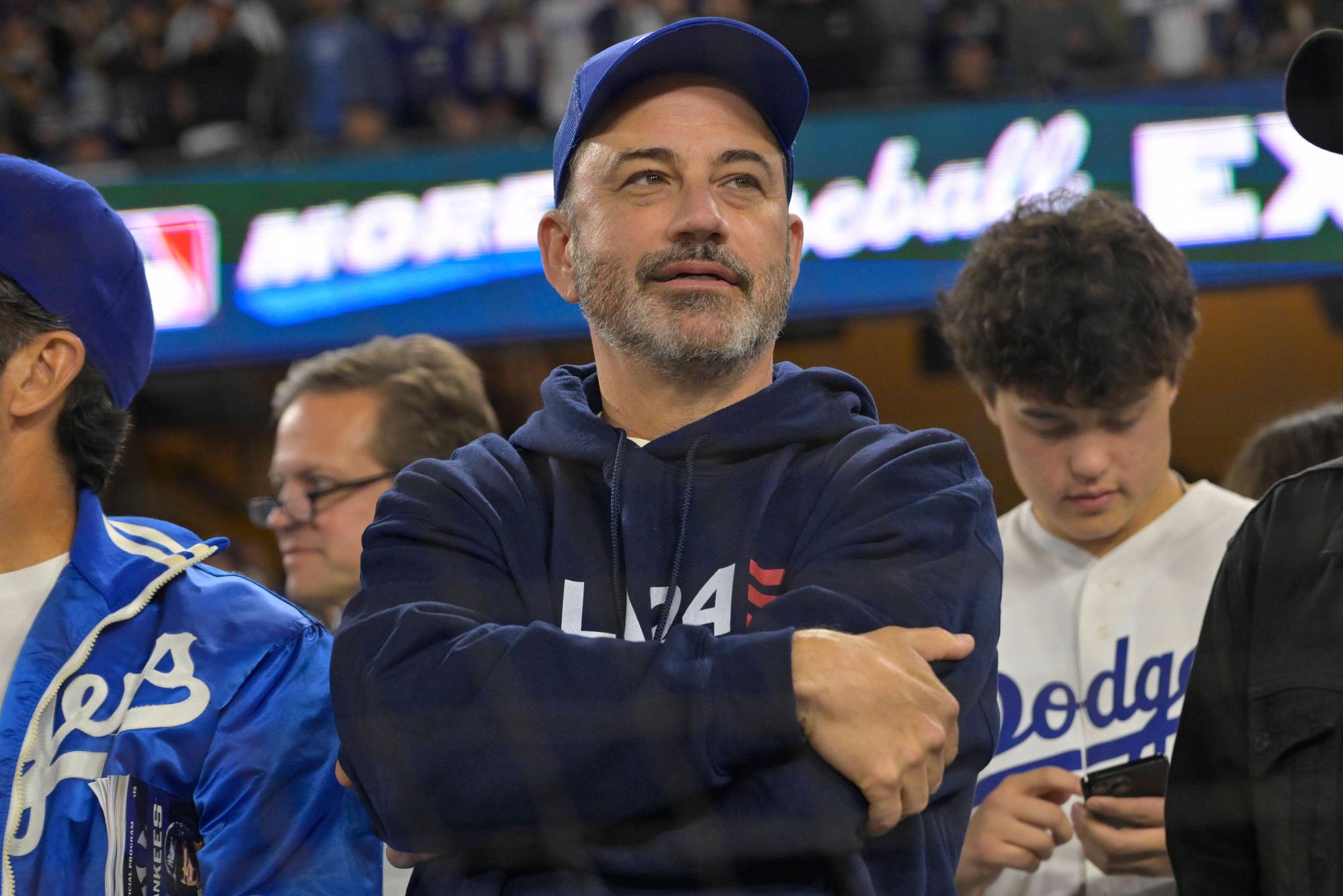 Jimmy Kimmel guckt ein NFL-Spiel.