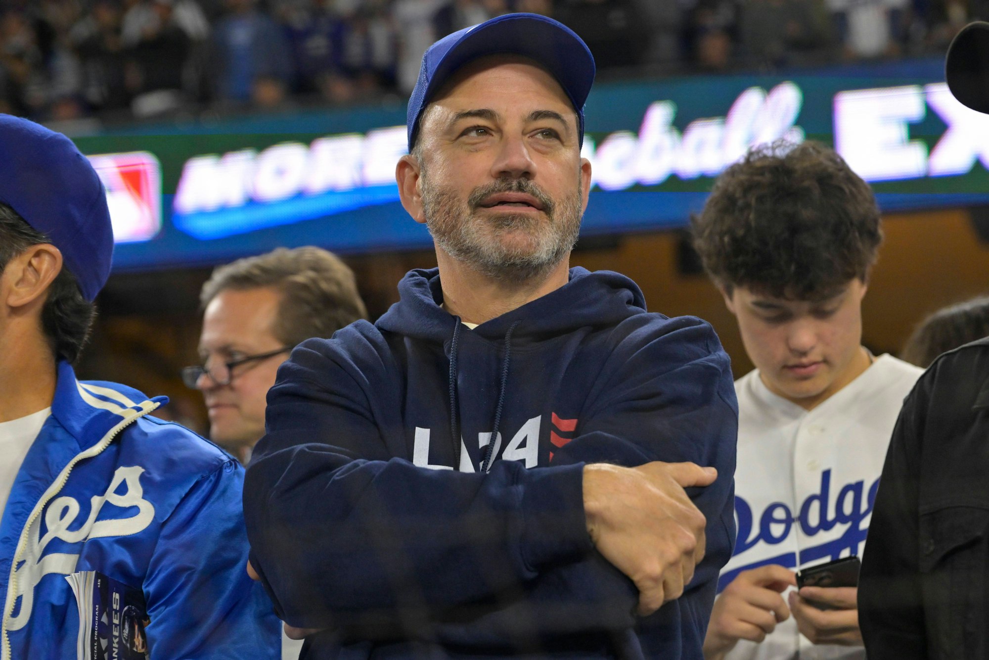 Jimmy Kimmel guckt ein NFL-Spiel.