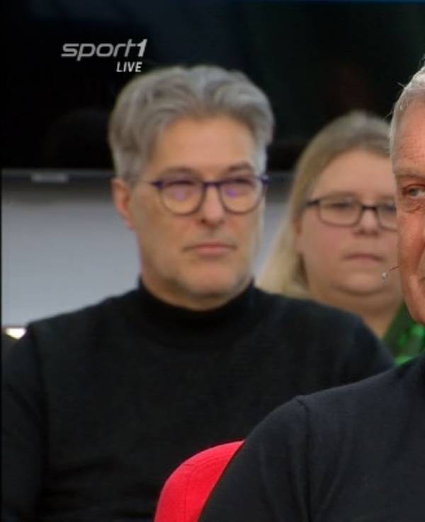Armin Veh sitzt im „Doppelpass“ auf Sport1.