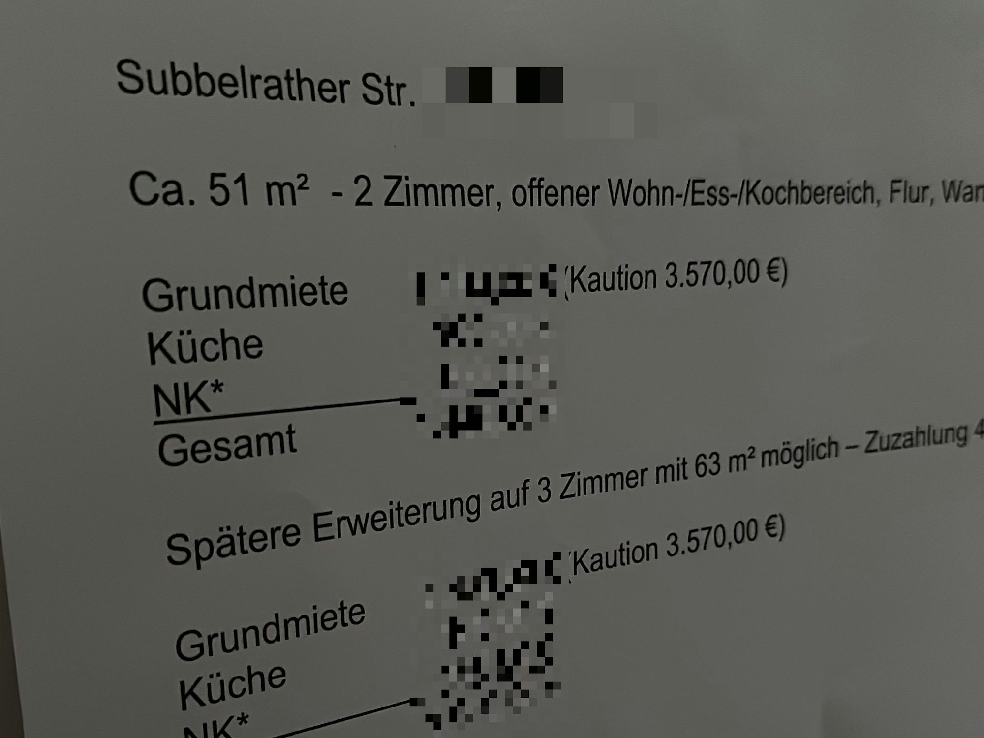Zettel wirbt für eine Wohnung auf der Subbelrather Straße in Köln.