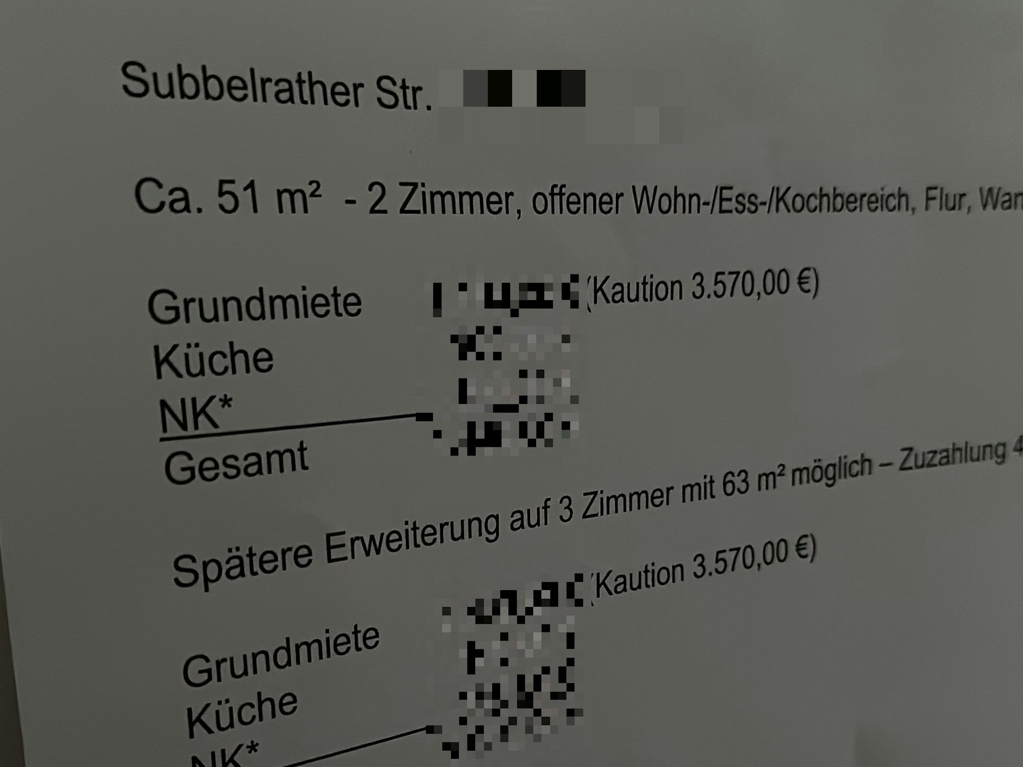 Zettel wirbt für eine Wohnung auf der Subbelrather Straße in Köln.