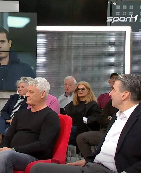 Florian König stellt Armin Veh eine Frage.