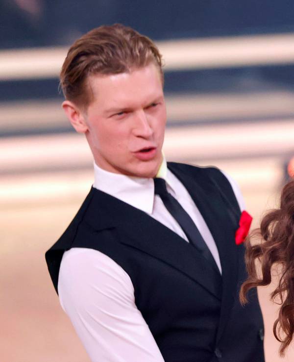 Tänzerin Ekaterina Leonova und Tänzer Paul Lorenz bei Die große Profi-Challenge nach der 17. Staffel der RTL-Tanzshow Let s Dance im Coloneum.