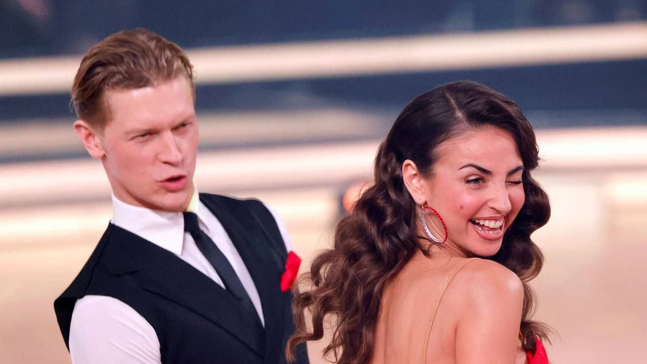 Tänzerin Ekaterina Leonova und Tänzer Paul Lorenz bei Die große Profi-Challenge nach der 17. Staffel der RTL-Tanzshow Let s Dance im Coloneum.