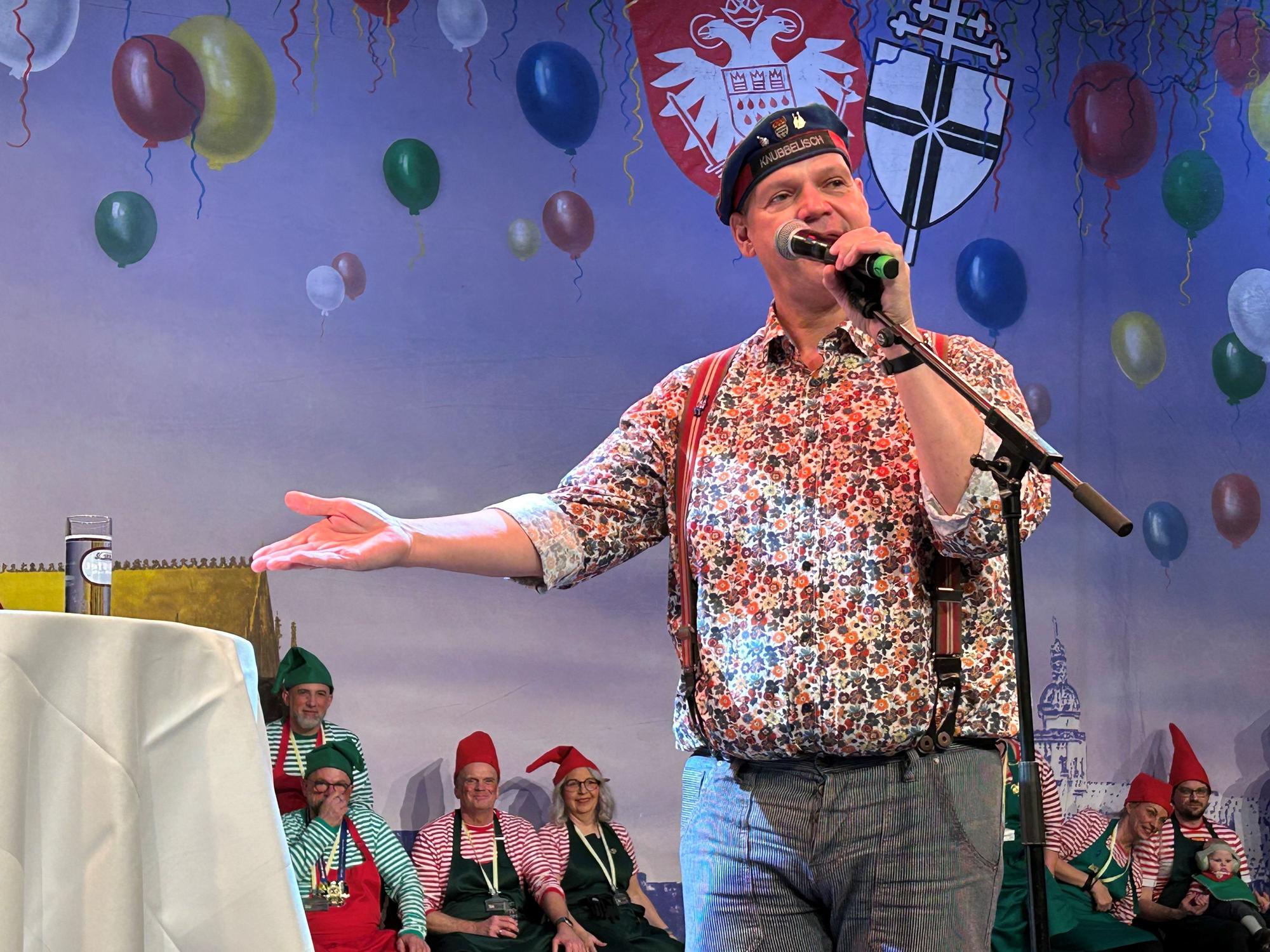 Ralf Knoblich hält seine Büttenrede.