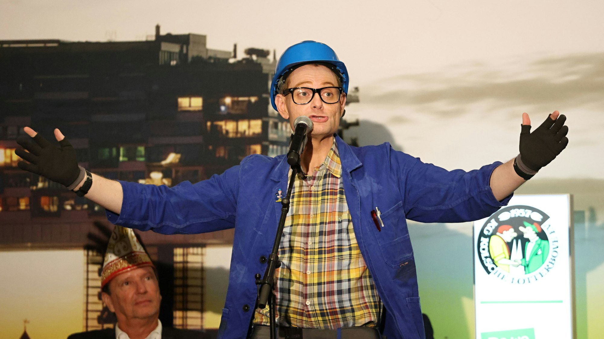 Kai Kramosta als Handwerker Peters auf der Bühne: Auch er sieht die Chance für die Künstler und Künstlerinnen aus der zweiten Reihe.