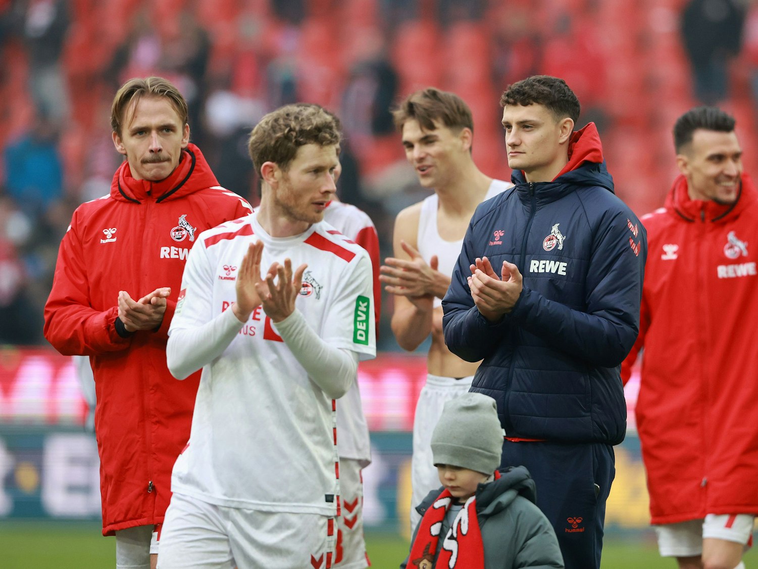 FC-Profi Eric Martel (r.) nach der Partie am Sonntag (9. Februar 2025) gegen den FC Schalke 04.