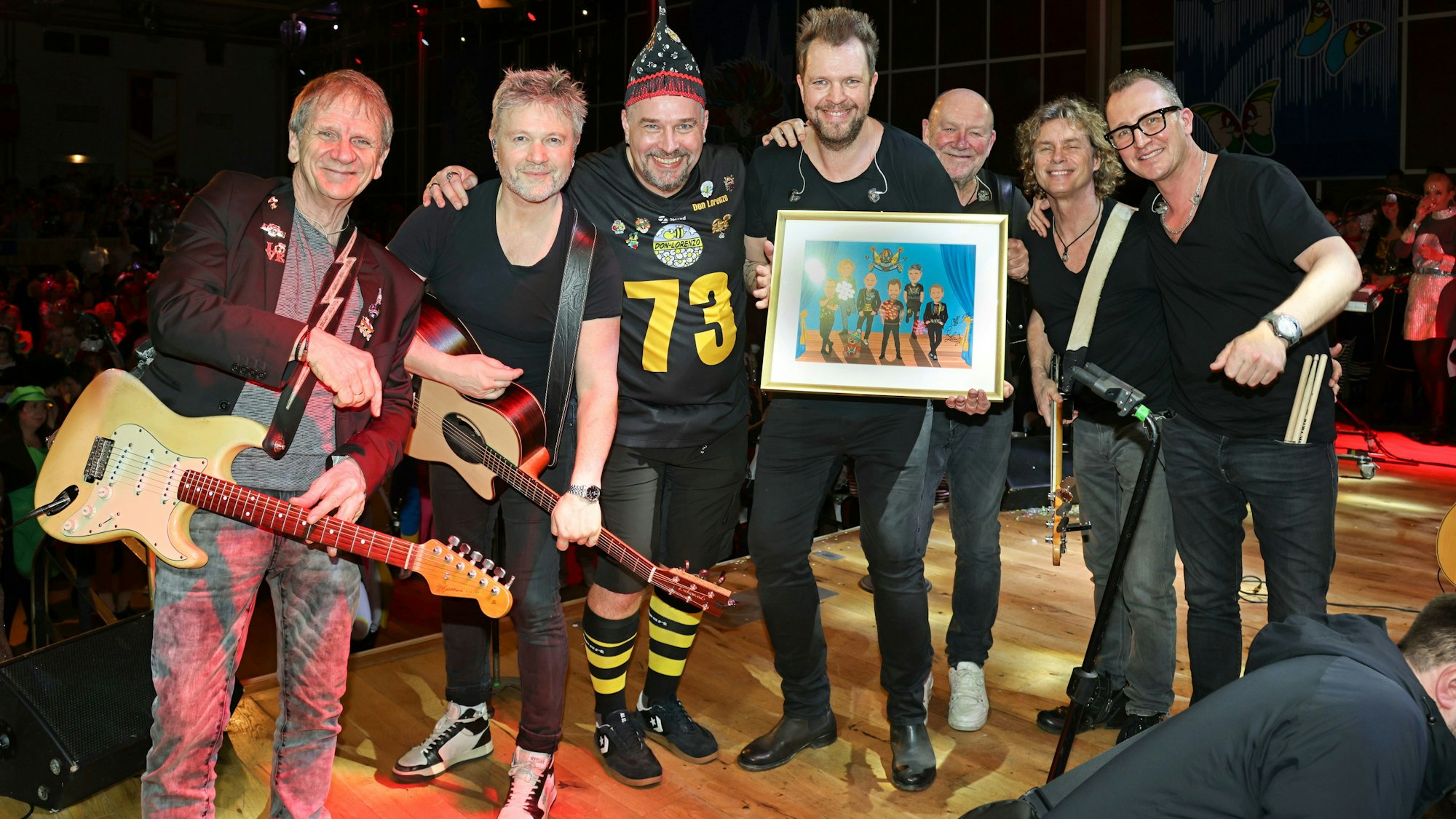 Die Paveier zusammen mit dem Künstler Don Lorenzo.