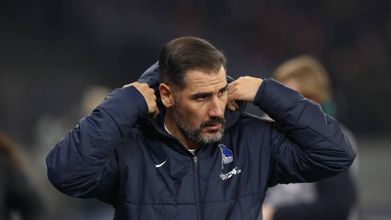 Christian Fiél richtet sich die Jacke.