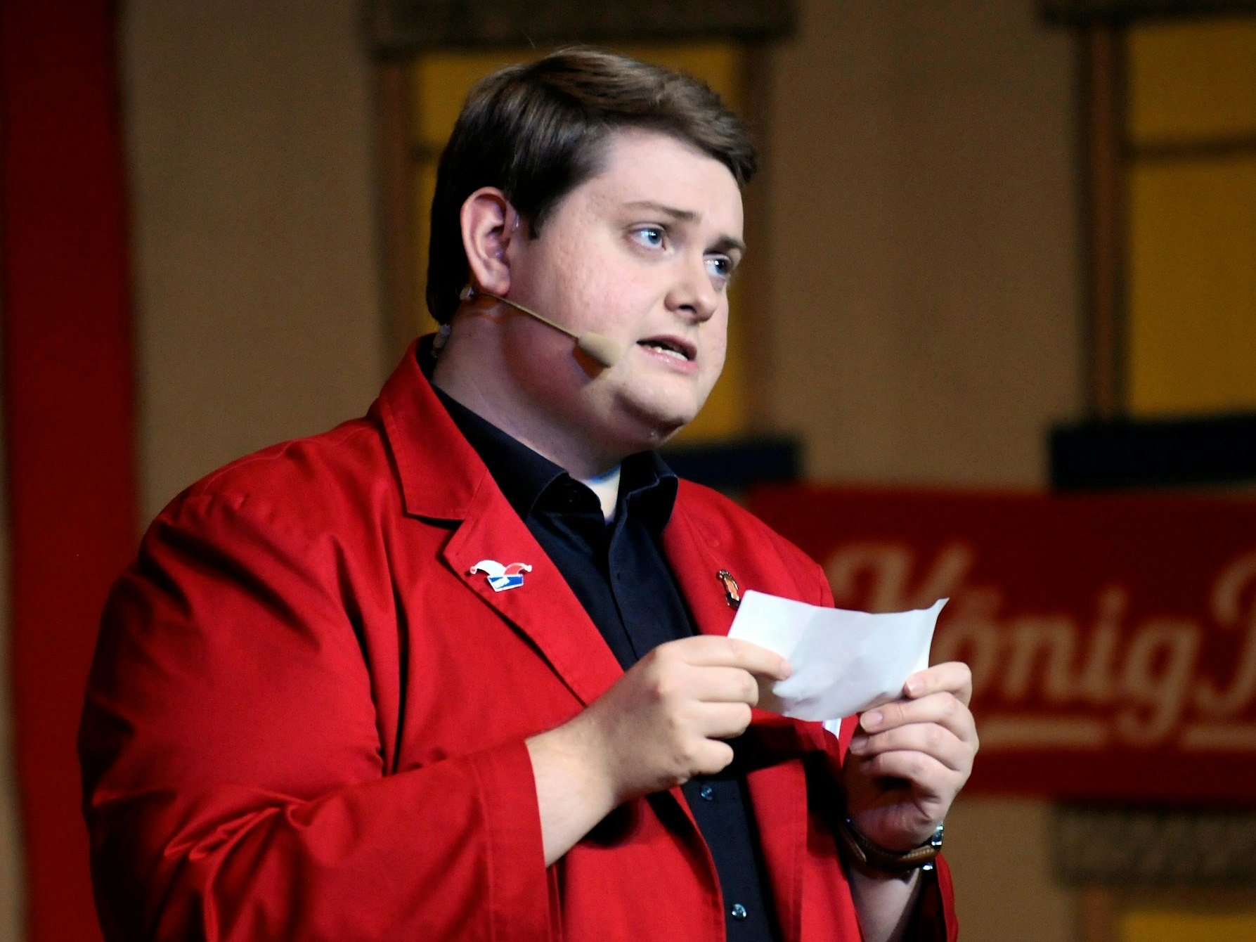 Redner Kai Kramosta auf der Bühne.