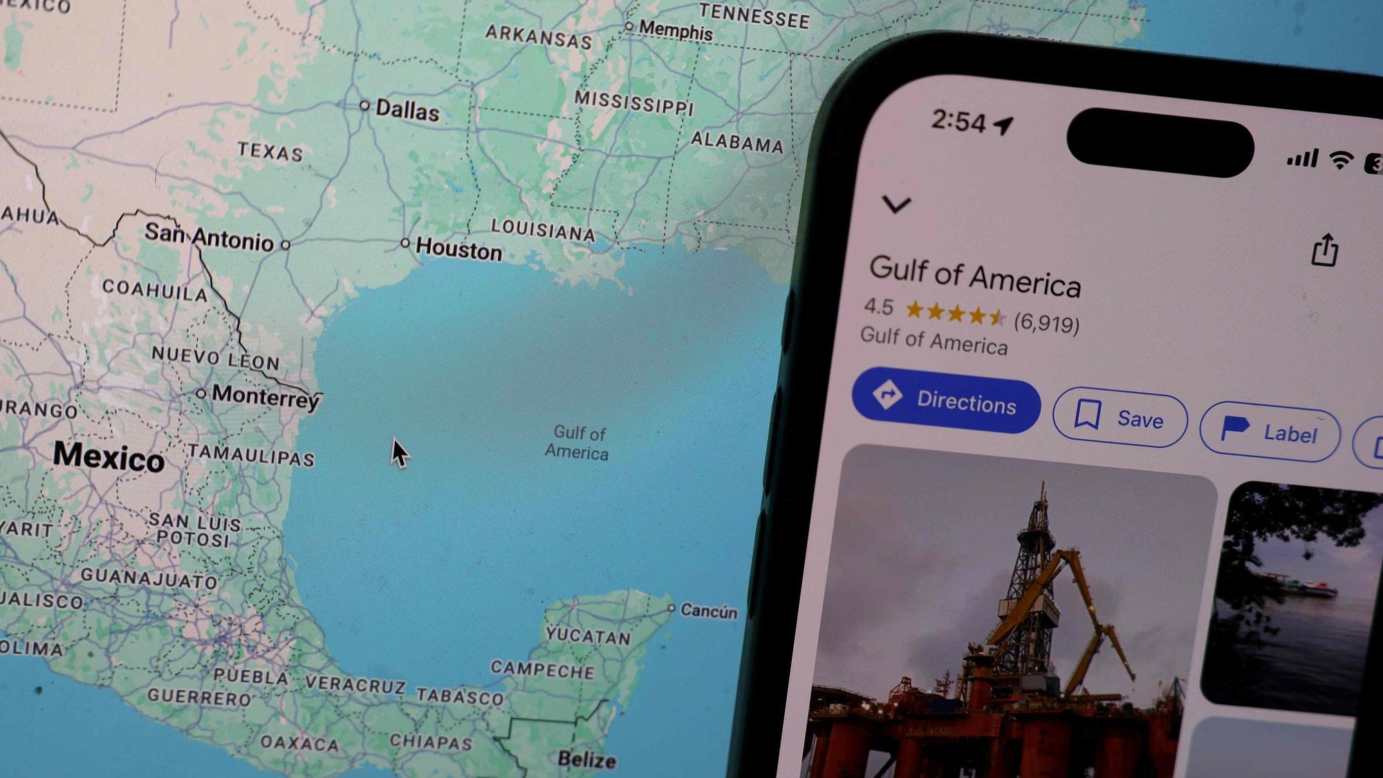 Google hat den Golf von Mexiko in Golf von Amerika umbenannt. US-Nutzerinnen und Nutzern wird hier der neue Name angezeigt, Menschen außerhalb der USA sehen beide Namen.