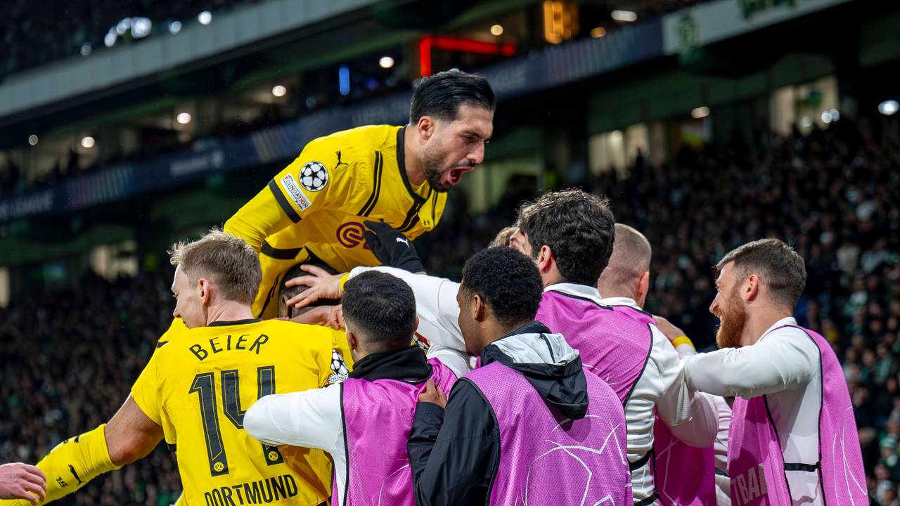 Die Mannschaft von Borussia Dortmund feiert das Tor zum 2:0 am Dienstagabend gegen Sporting Lissabon.