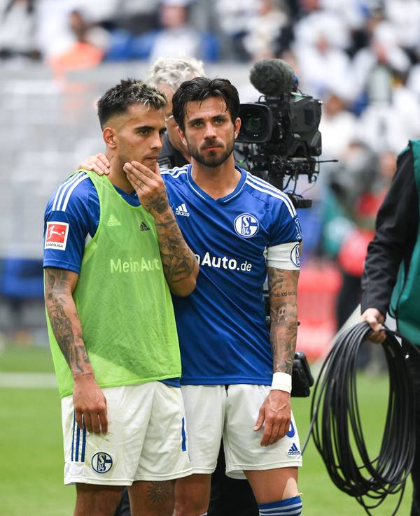 Rodrigo Zalazar und Danny Latza nach dem Spiel gegen Eintracht Frankfurt.