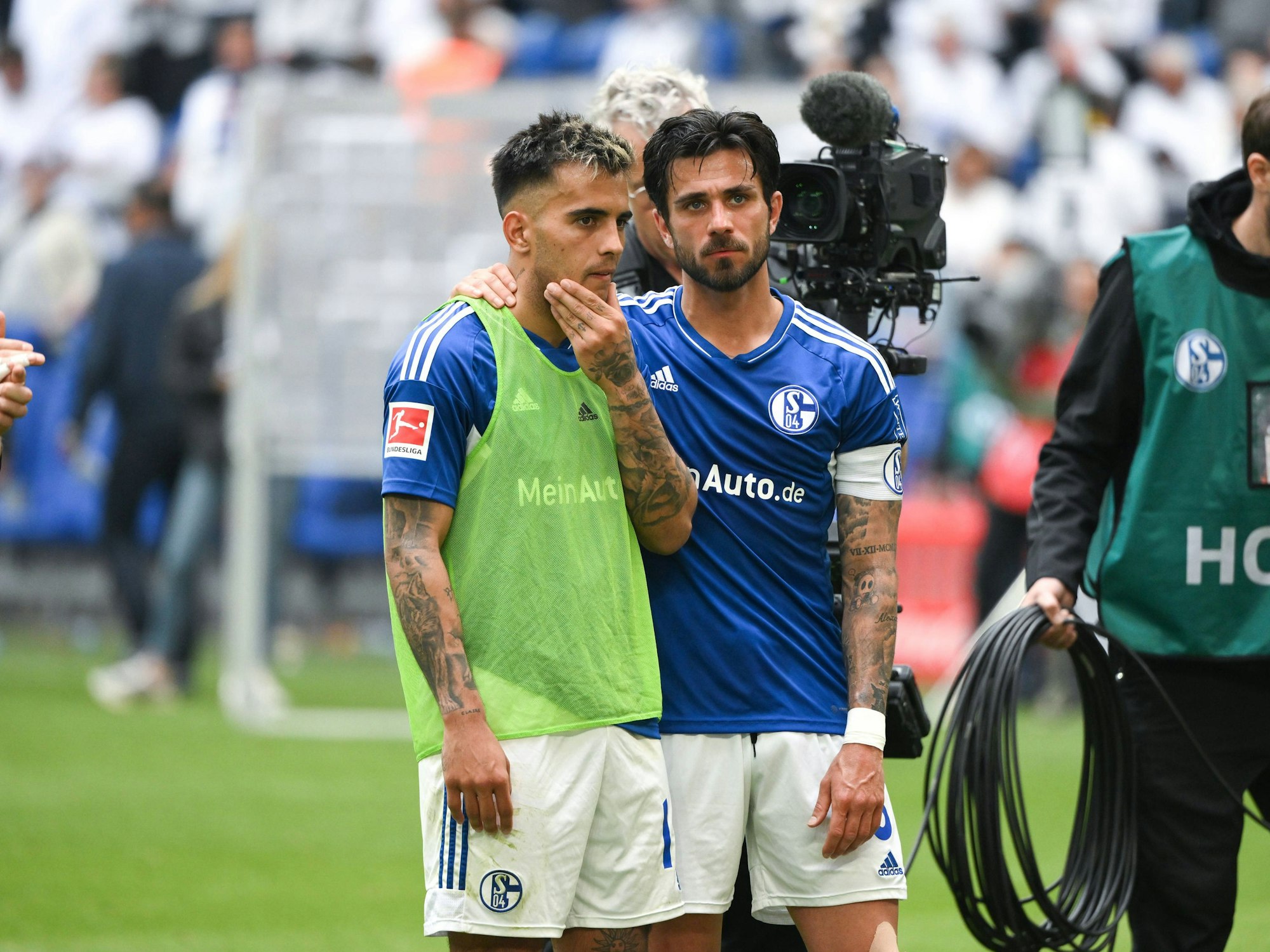 Rodrigo Zalazar und Danny Latza nach dem Spiel gegen Eintracht Frankfurt.