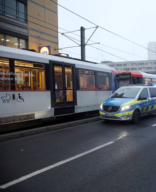 Bei einem Unfall am Wiener Platz ist eine 17-jährige Radfahrerin schwer verletzt worden.