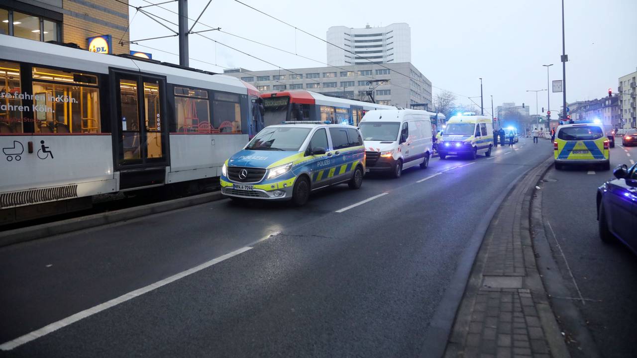 Bei einem Unfall am Wiener Platz ist eine 17-jährige Radfahrerin schwer verletzt worden.