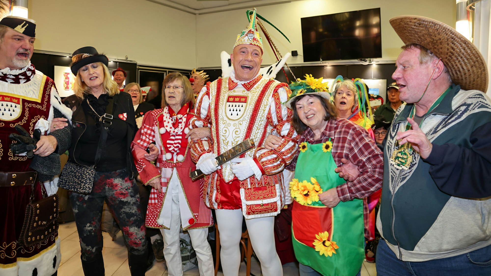 Prinz René singt mit Gästen im Vringstreff.