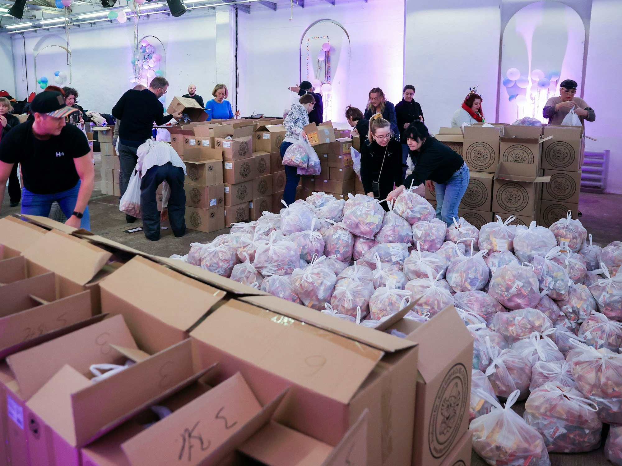 Der Verein für darstellende Künste packt Kamelle.