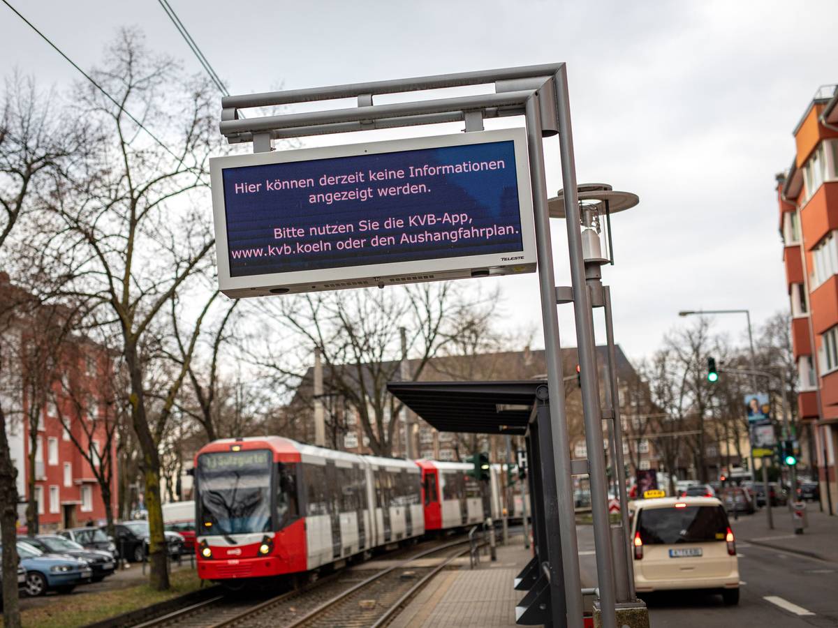 Seit Tagen leuchtet eine Störungsmeldung auf den Anzeigen zur Fahrgastinformation der Kölner Verkehrsbetriebe (KVB) an Haltestellen auf. (Archivfoto)