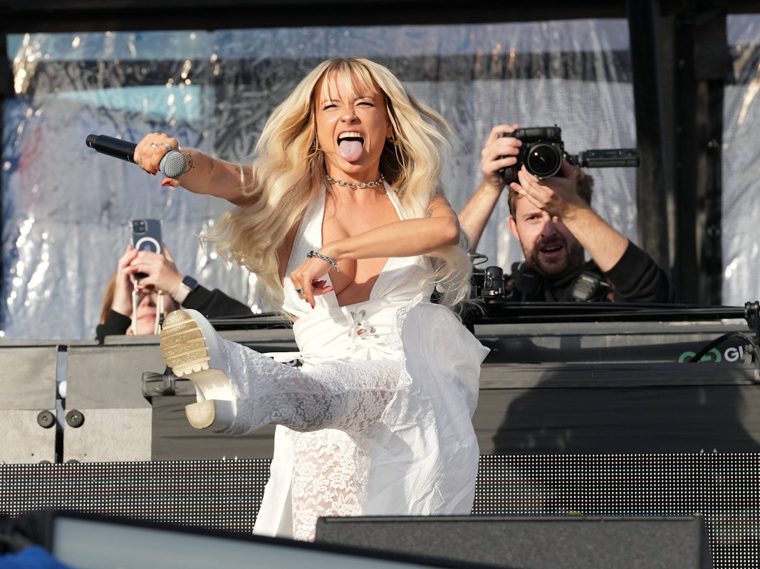 Zu sehen ist Sängerin Mia Julia Brückner am 13.09.2024 beim Glücksgefühle Festival auf dem Hockenheimring.