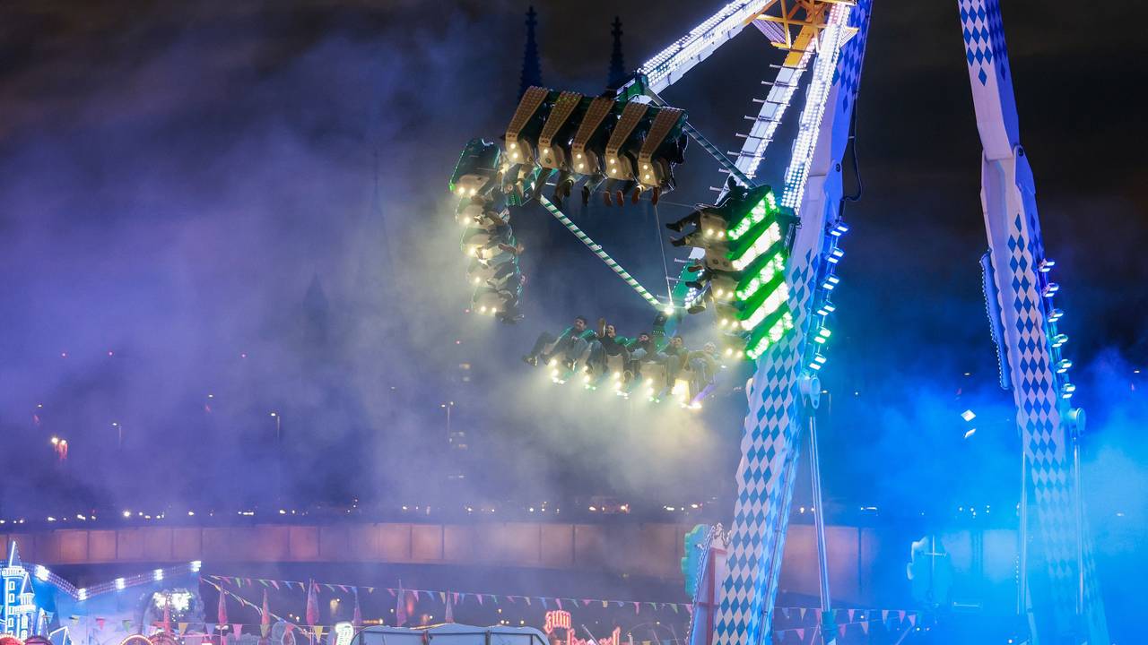 Die Herbstkirmes am Deutzer Rheinufer.