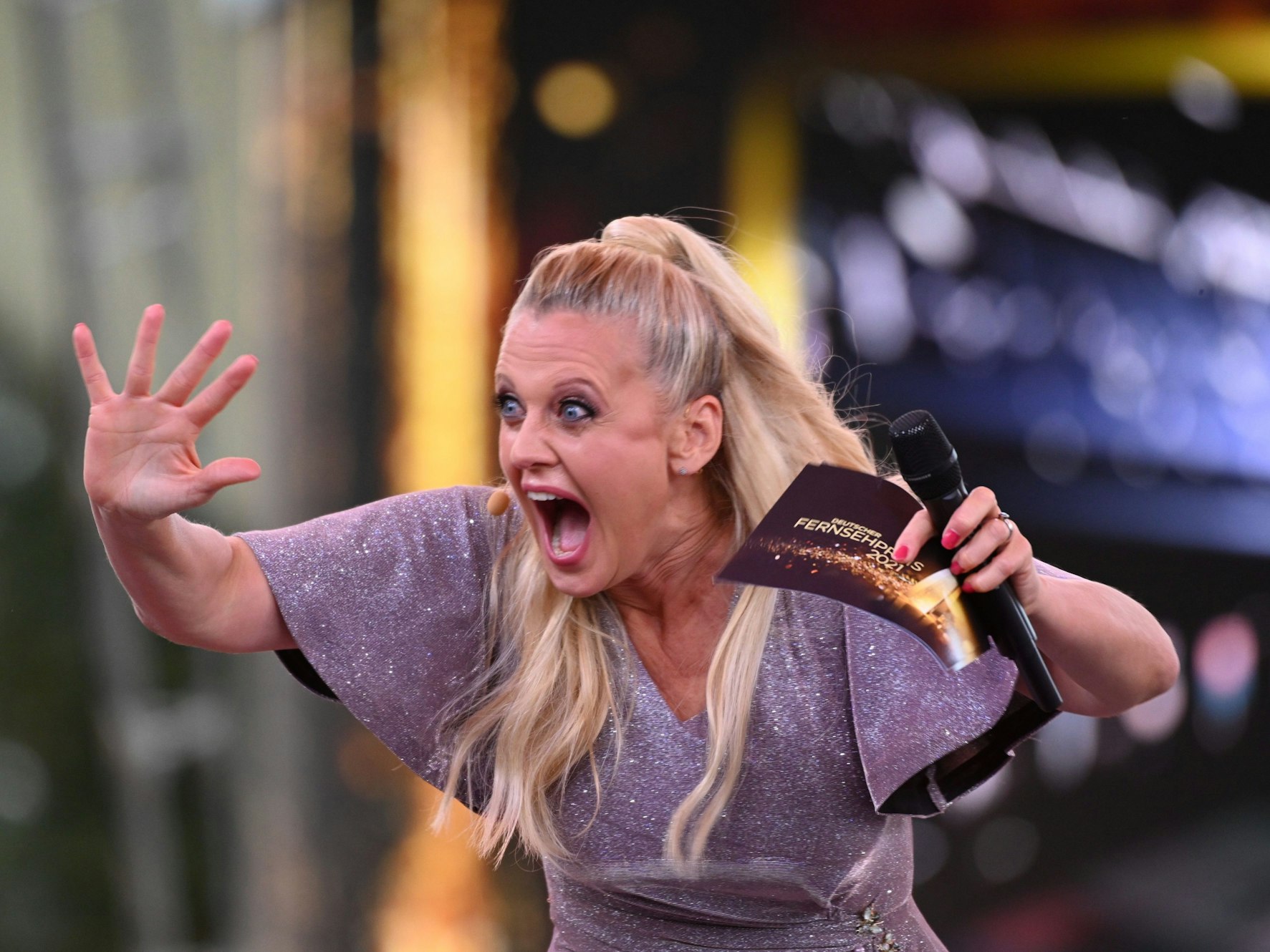 Moderatorin Barbara Schöneberger während der Verleihung des Deutschen Fernsehpreises 2021 im Tanzbrunnen.