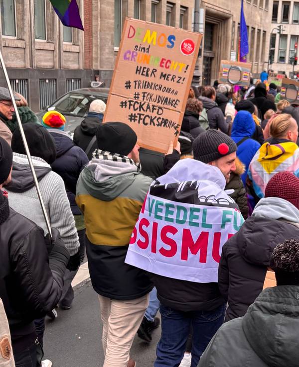 Demo in Köln am 15. Februar 2025 gegen Rechts und für die Rechte der LGBTQ+-Community.