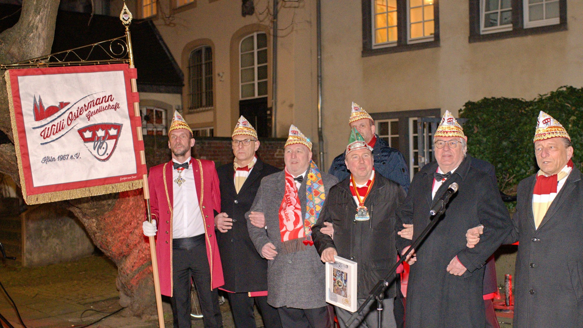 Die neue Fahne der Willi Ostermann Gesellschaft.