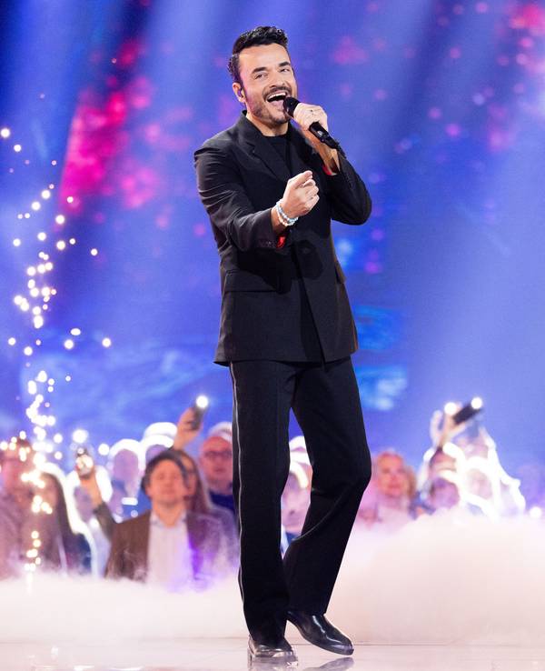 Sänger Giovanni Zarrella steht bei der Aufzeichnung der Helene-Fischer-Show auf der Bühne. Die Sendung wird am 25.12.2024 im ZDF ausgestrahlt.