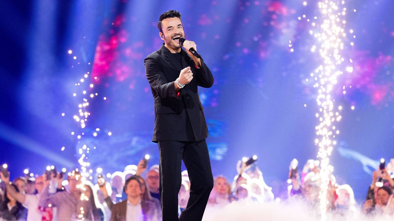 Sänger Giovanni Zarrella steht bei der Aufzeichnung der Helene-Fischer-Show auf der Bühne. Die Sendung wird am 25.12.2024 im ZDF ausgestrahlt.