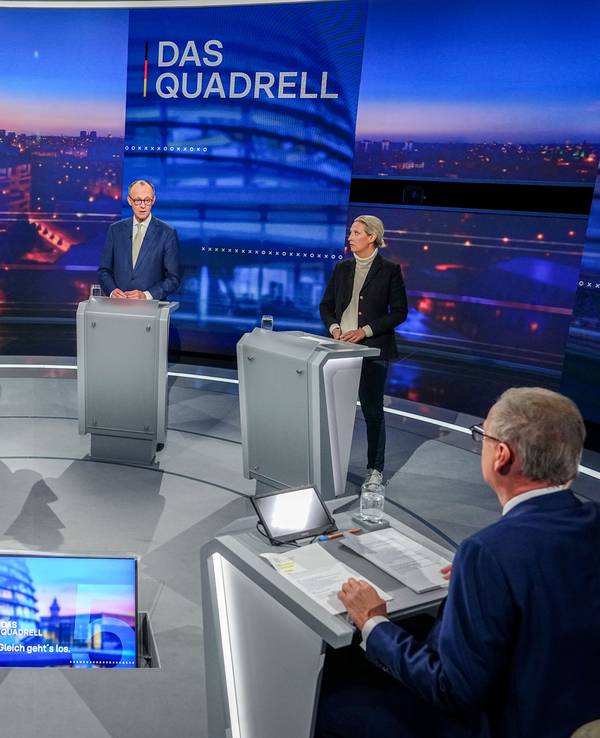 Kanzler Olaf Scholz (SPD), Vizekanzler Robert Habeck (Grüne), Friedrich Merz (CDU) und Alice Weidel nehmen am „Quadrell“ der TV Diskussion zum Bundestagswahlkampf im Studio teil.