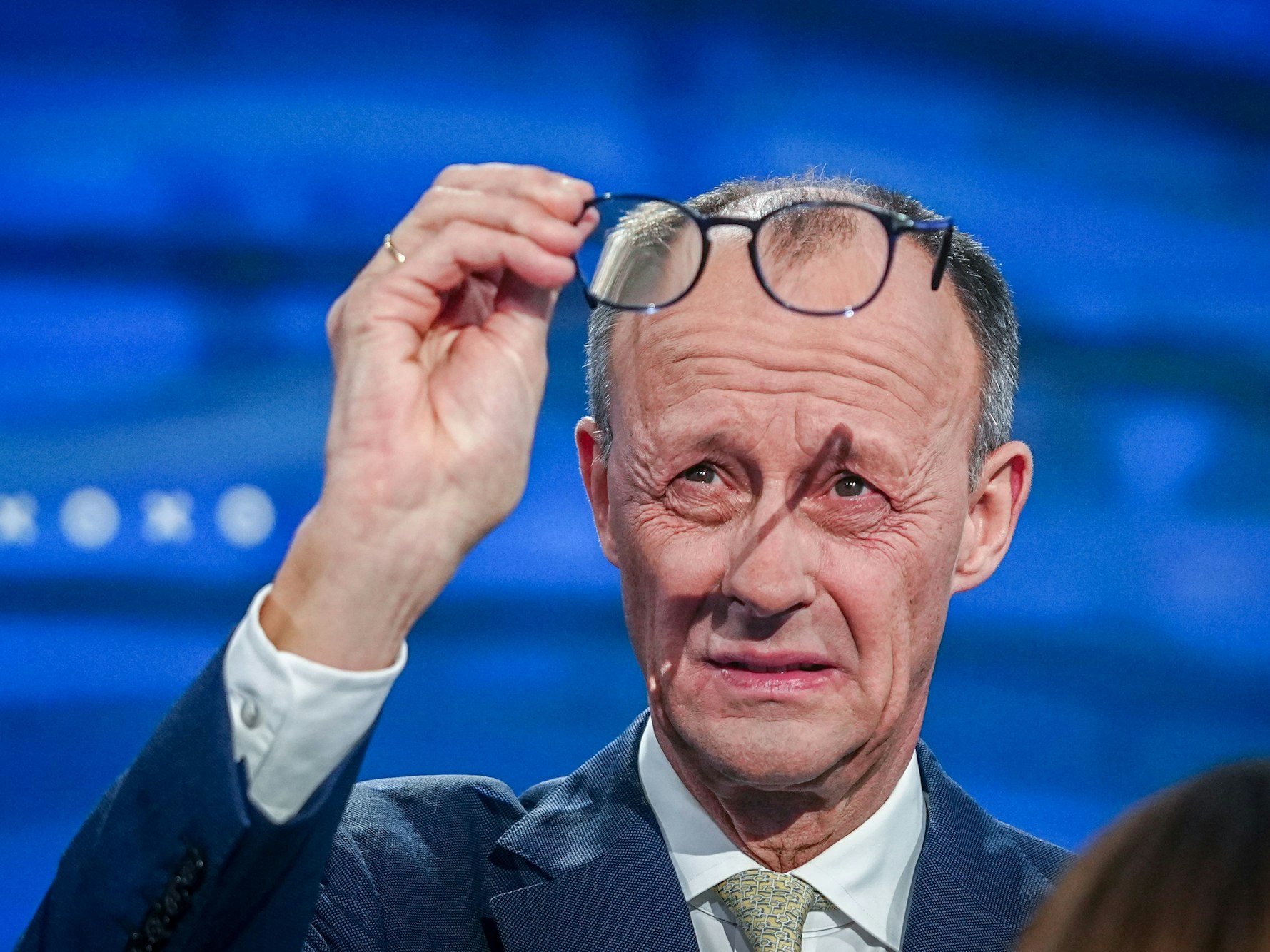 Friedrich Merz mochte gar nicht hinschauen. Sein legendärer Bierdeckel, den das Deutsche Museum in Bonn aufbewahrt, fiel beim TV-Quadrell am 16. Februar 2025 zu Boden.