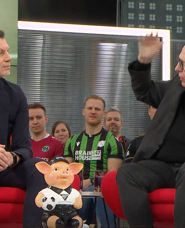 Reiner Calmund diskutiert mit Thomas Helmer.