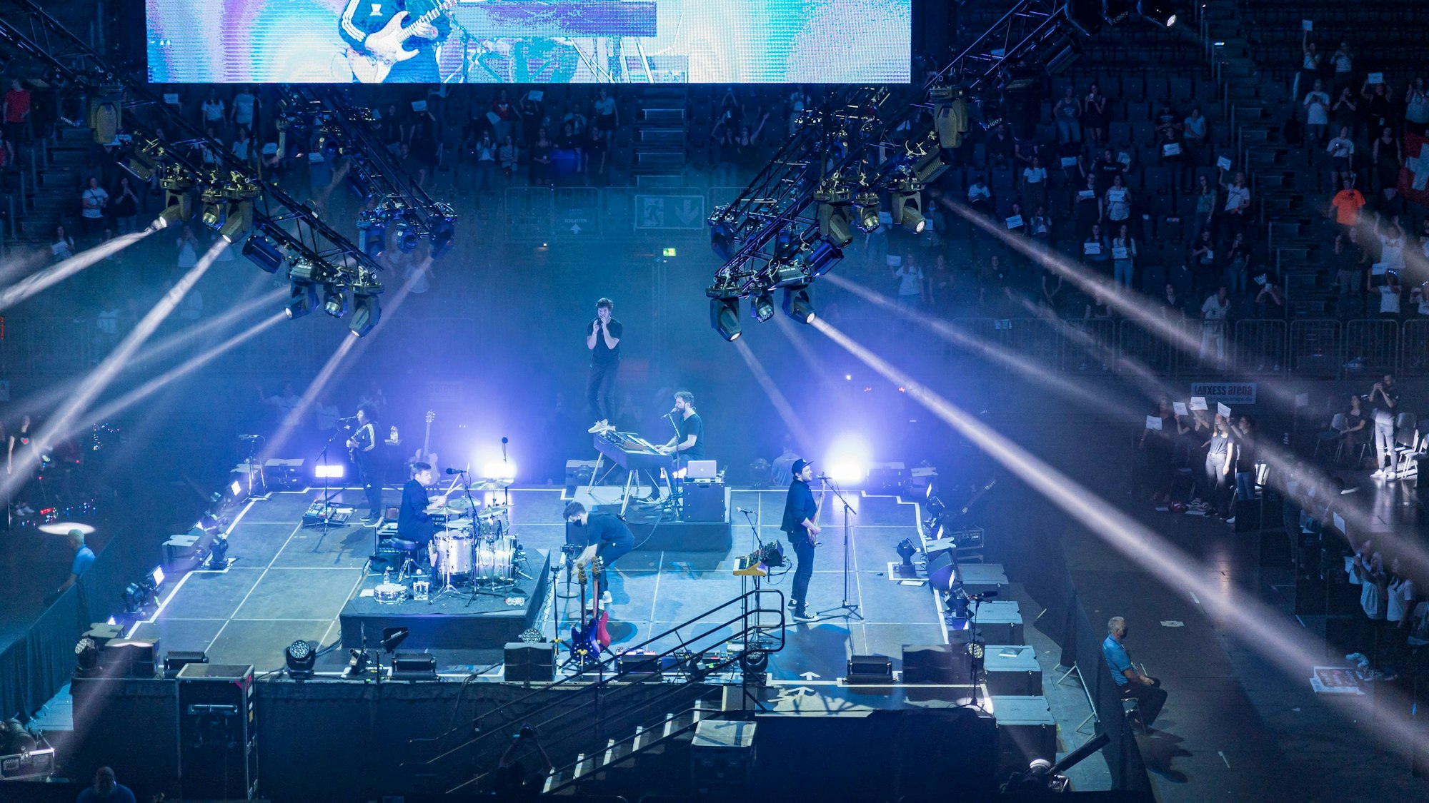 Wincent Weiss spielt mit seiner Band in der Lanxess-Arena.